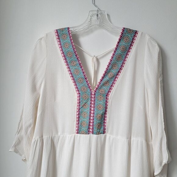 WHITE MARK Gabrielle Embroidered Dress Size Medium - Picture 4 of 10